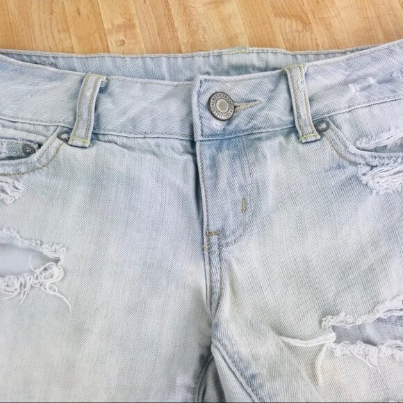American Eagle Light wash distressed Denim short women Size 4 - Picture 5 of 16